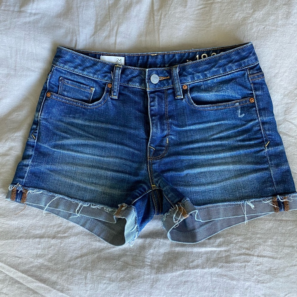 Gap Slim Cut Offs- mid wash